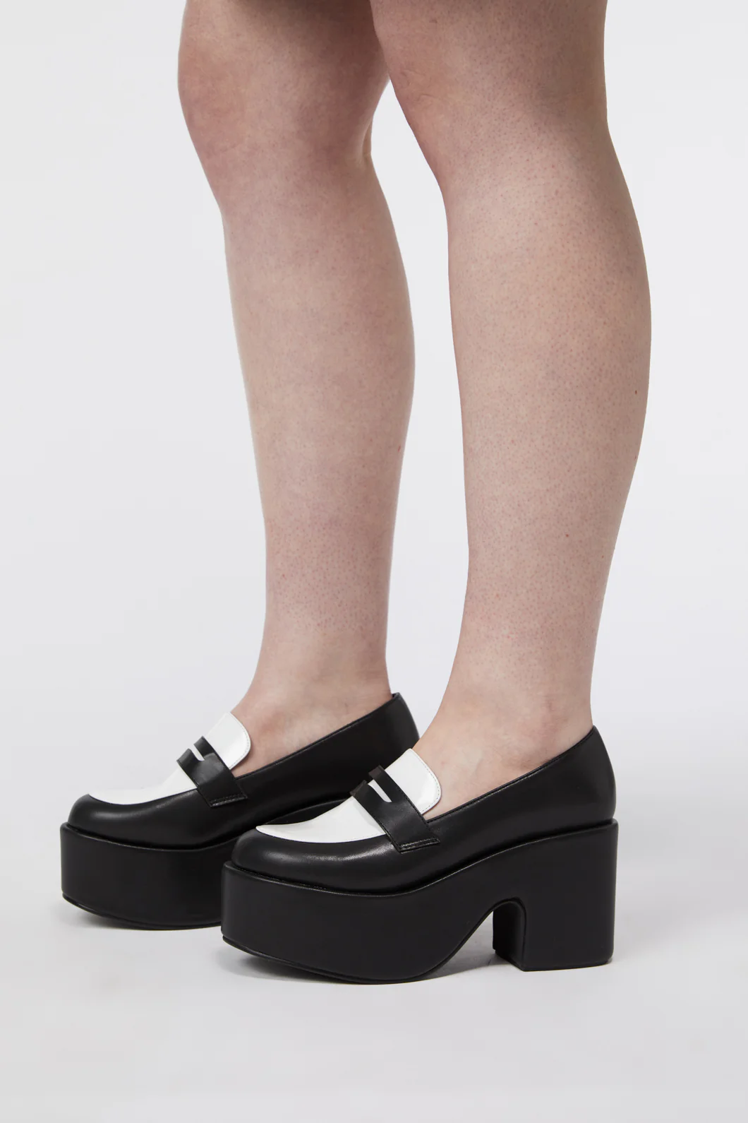 Black & White Loafer - Image 5