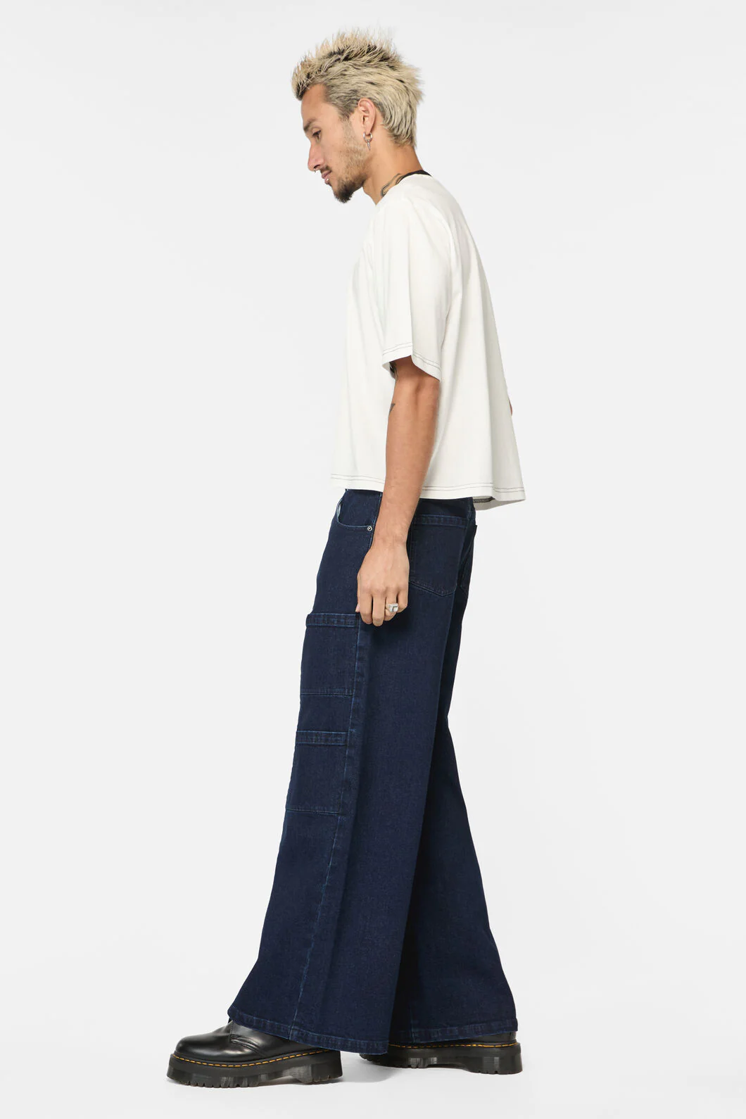 Catkins Cropped Unisex Tee - Image 3