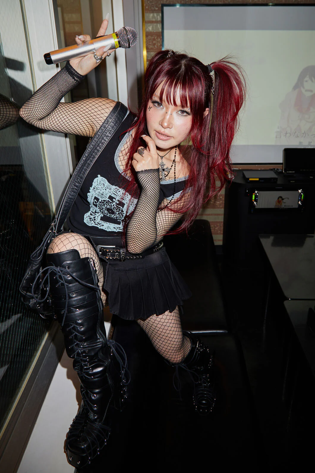 Confessions Lace Singlet - Image 3