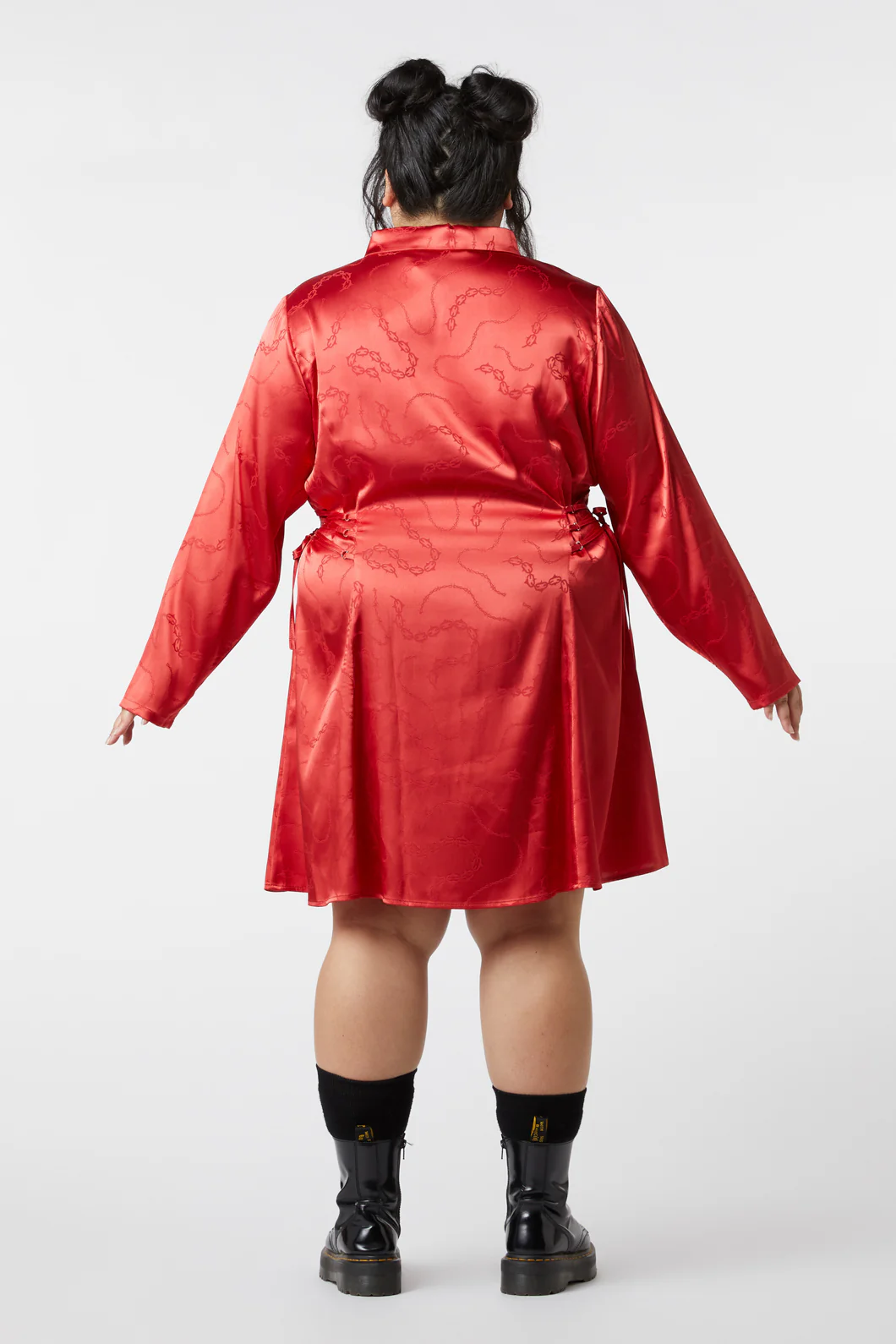 Curve Under Sentence Satin Dress - Image 4
