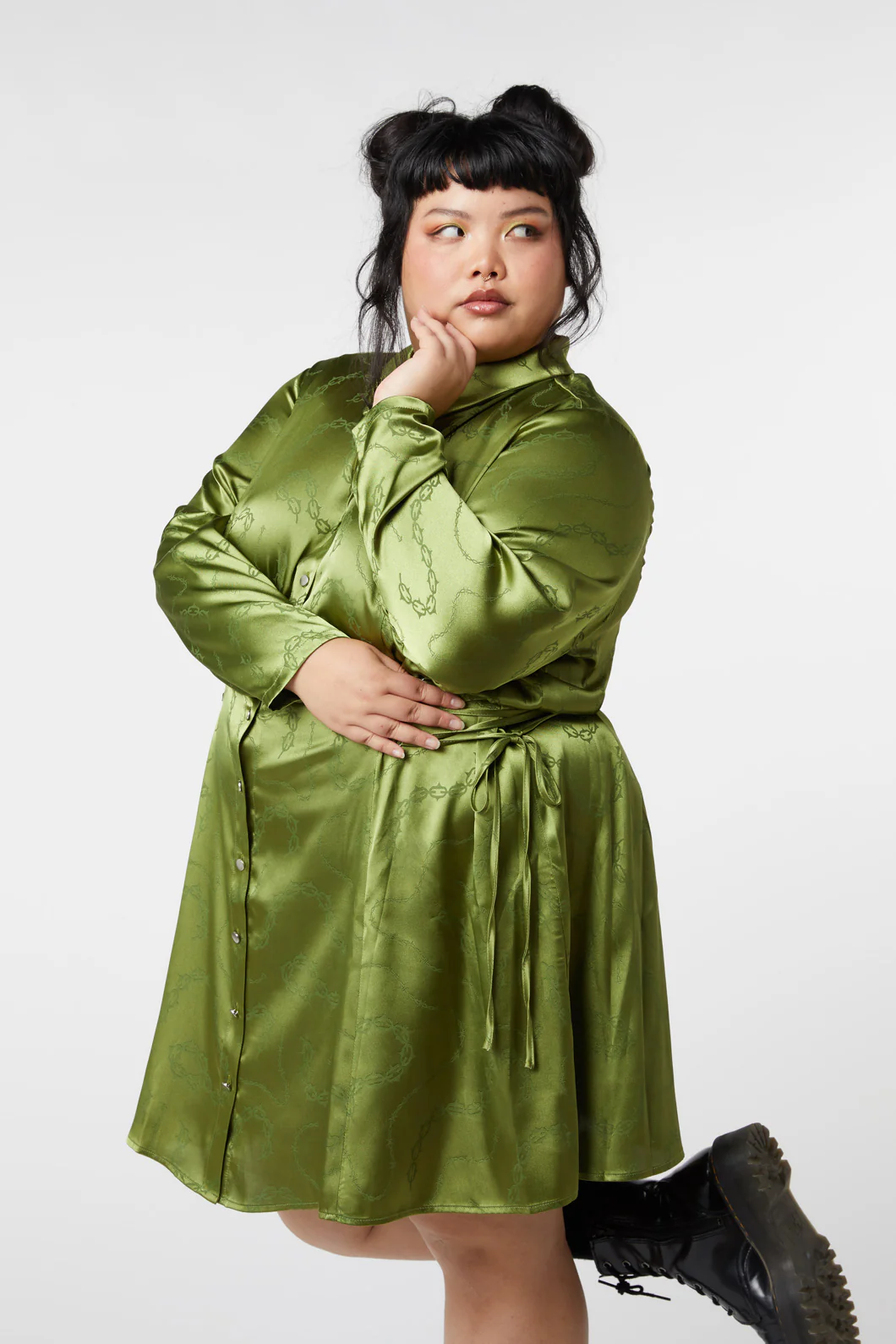 Curve Under Sentence Satin Dress - Image 6
