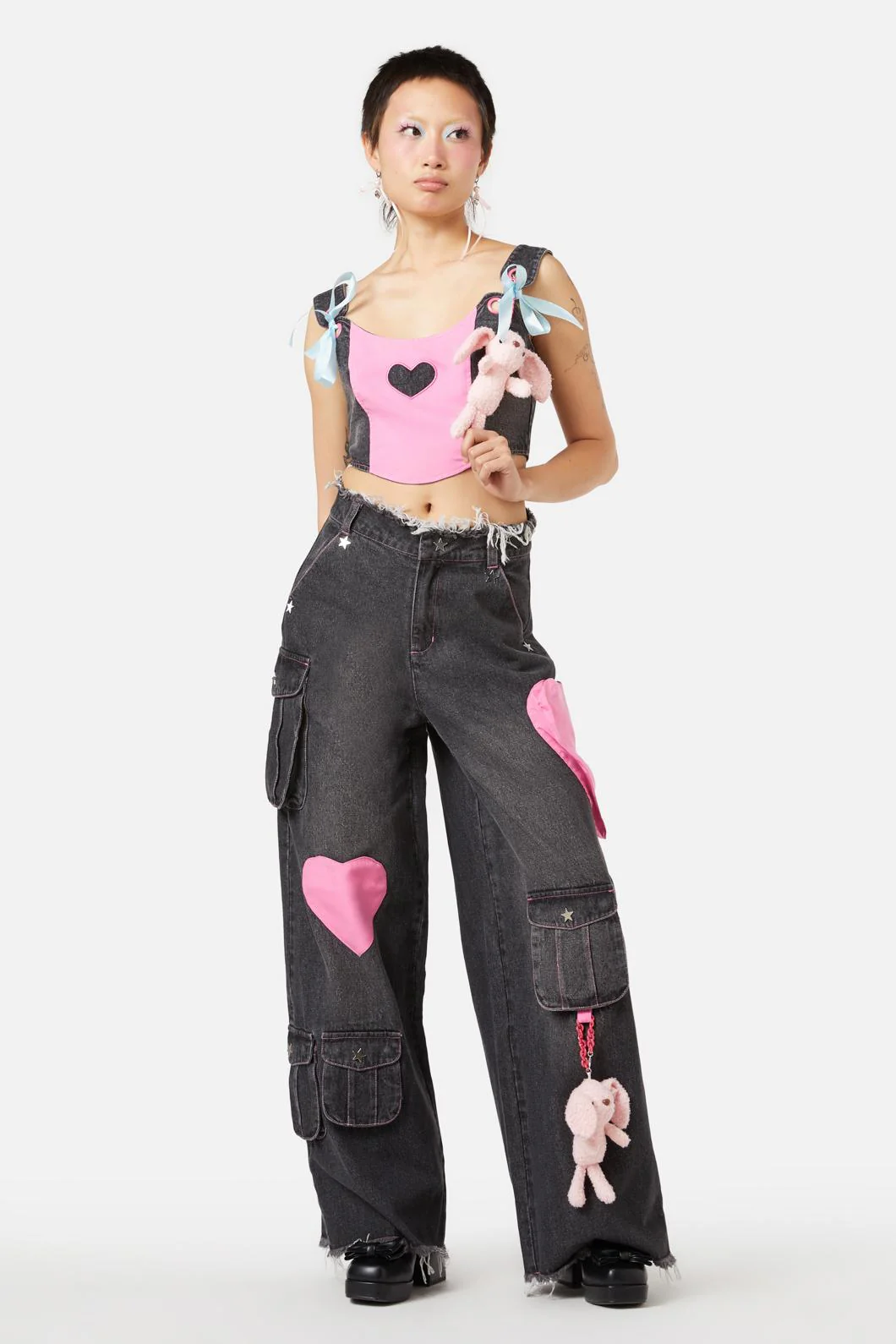 Like Its Magnetic Corset - Image 9