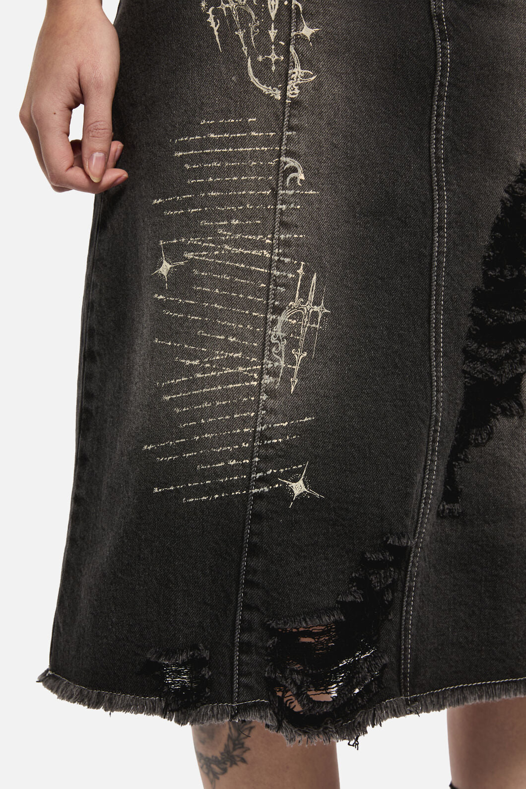 Sigil Distressed Denim Midi Skirt - Image 4