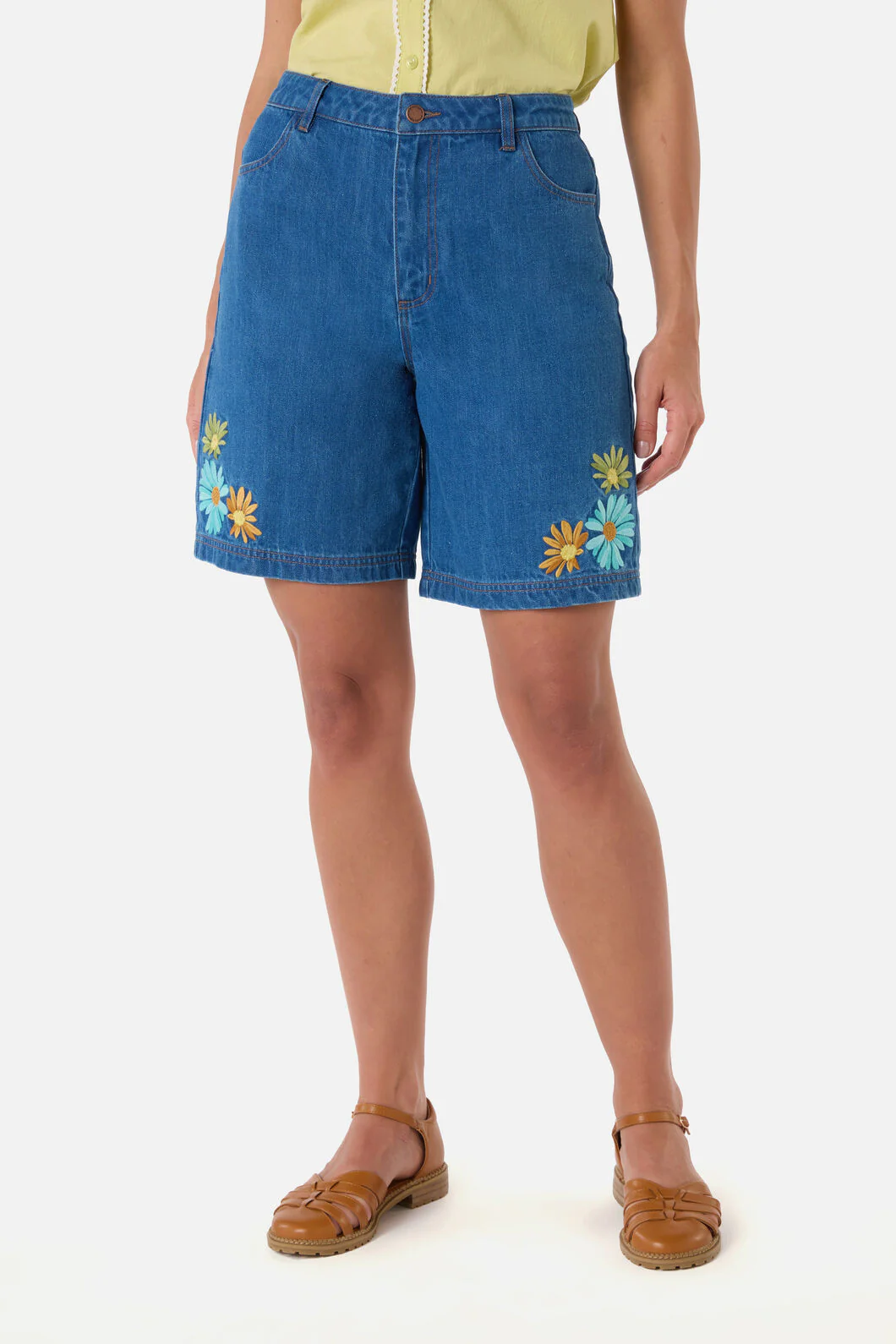 Sweet Daisy Embroidered Short